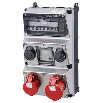 Steckdosen-Kombination von Mennekes.AMAXX ist anschlussfertig vorverdrahtet und auf elektrische Sicherheit und Qualitaet nach IEC 61439 geprueft.